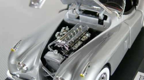 Jaguar XK 120 Roadster 1948 silver 1/24 Bburago NEW+boxed  #2194 instant wheels