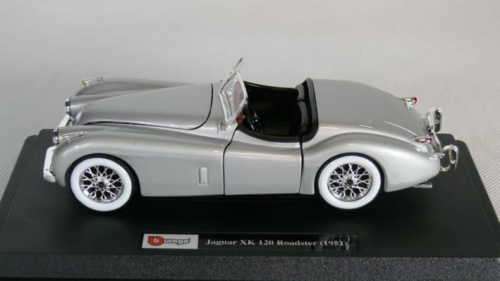 Jaguar XK 120 Roadster 1948 silver 1/24 Bburago NEW+boxed  #2194 instant wheels