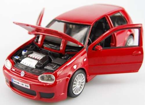 Volkswagen Golf IV R32 2006 red 1/24 Maisto NEW+boxed  #2200 instant wheels