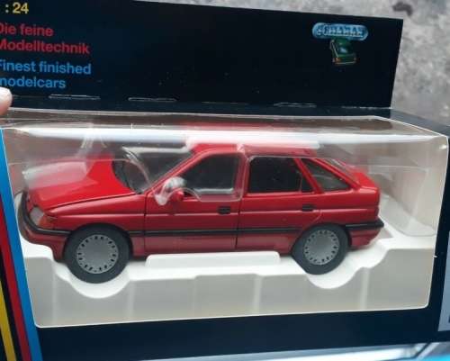 Ford Escort Mk V 1980 red 1/24 Schabak NEW+boxed  #2202 instant wheels