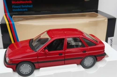 Ford Escort Mk V 1980 red 1/24 Schabak NEW+boxed  #2202 instant wheels