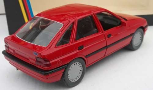 Ford Escort Mk V 1980 red 1/24 Schabak NEW+boxed  #2202 instant wheels