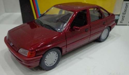 Ford Escort Mk.V 1980 red-metallic 1/24 Schabak NEW+boxed  #2203 instant wheels