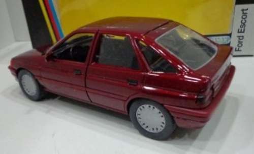 Ford Escort Mk.V 1980 red-metallic 1/24 Schabak NEW+boxed  #2203 instant wheels