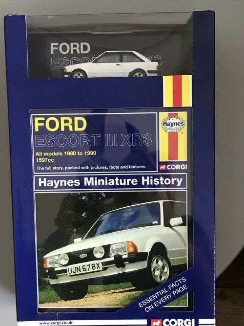 Ford Escort Mk III XR3 1985 white 1/43 Corgi NEW+boxed  #5906 instant wheels