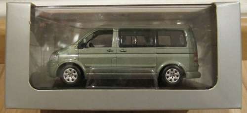 Volkswagen T5 Multivan 2003 green-met 1/43 Minichamps NEW+boxed  #5233 instant wheels