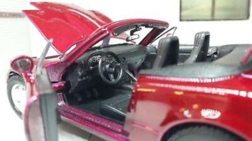 Mazda MX-5 (Miata) 1989 burgundy Motormax 1:24 NEW+boxed  #2219 instant wheels
