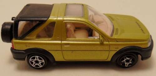 Land Rover F reelander 2009 beige-met 1:43 Bburago/IT NEW+boxed #5309 instant wheels