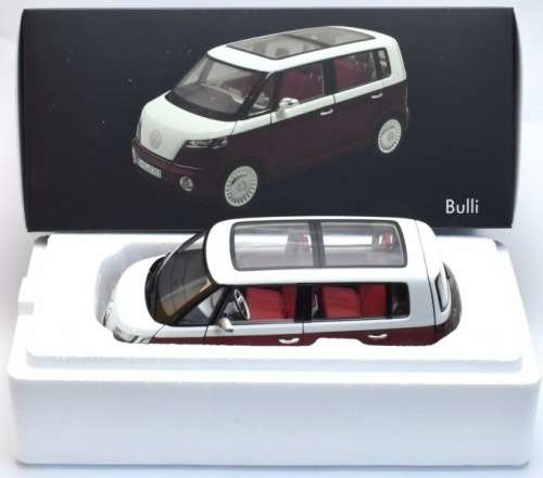 Volkswagen Bulli 2011 red+white Norev 1:18 NEW+boxed  #8014 instant wheels