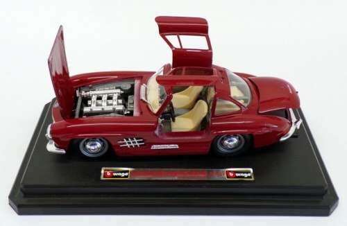 Mercedes-Benz 300 SL Gullwing 1954 red 1/24 Bburago NEW+boxed  #2230 instant wheels