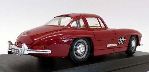 Mercedes-Benz 300 SL Gullwing 1954 red 1/24 Bburago NEW+boxed  #2230 instant wheels