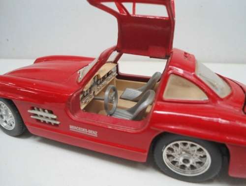 Mercedes-Benz 300 SL Gullwing 1954 red 1/24 Bburago NEW+boxed  #2230 instant wheels