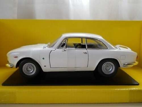 Alfa Romeo Giulia Sprint GTA 1965 white 1/18 RoadSignature NEW+boxed #8956 instant wheels