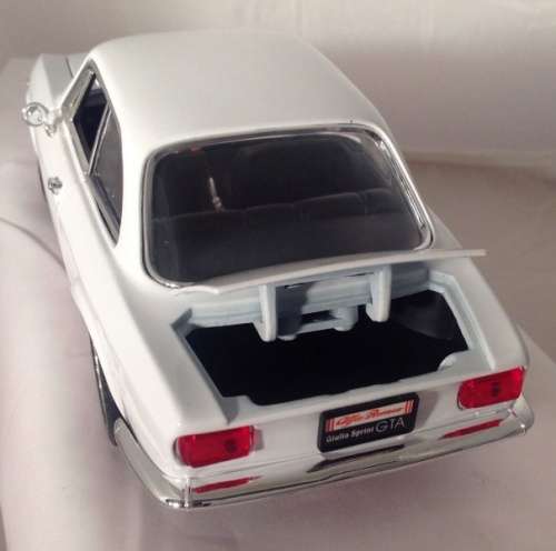 Alfa Romeo Giulia Sprint GTA 1965 white 1/18 RoadSignature NEW+boxed #8956 instant wheels