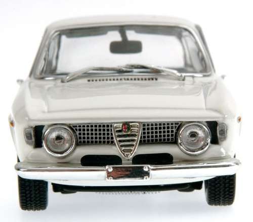 Alfa Romeo Giulia Sprint GTA 1965 white 1/18 RoadSignature NEW+boxed #8956 instant wheels