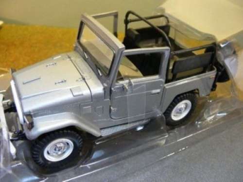 Toyota Landcruiser FJ40 open 1984 silver 1/24 Motormax NEW+boxed  #2234 instant wheels
