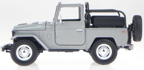Toyota Landcruiser FJ40 open 1984 silver 1/24 Motormax NEW+boxed  #2234 instant wheels