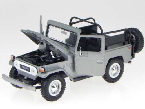 Toyota Landcruiser FJ40 open 1984 silver 1/24 Motormax NEW+boxed  #2234 instant wheels