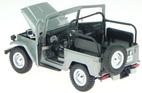 Toyota Landcruiser FJ40 open 1984 silver 1/24 Motormax NEW+boxed  #2234 instant wheels