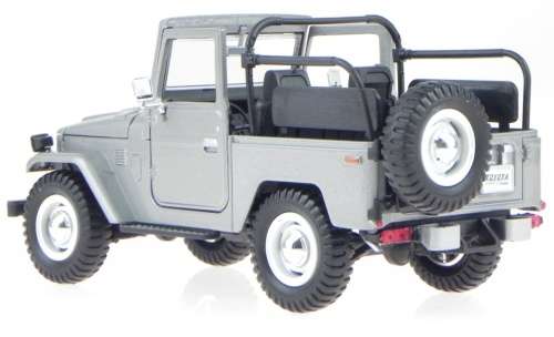 Toyota Landcruiser FJ40 open 1984 silver 1/24 Motormax NEW+boxed  #2234 instant wheels