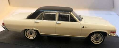 Opel Diplomat V8 1967 1/43 IXO NEW+boxed  #4182 instant wheels