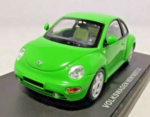 Volkswagen New Beetle 2002 green 1/43 Revell metal NEW+boxed  #4193 instant wheels