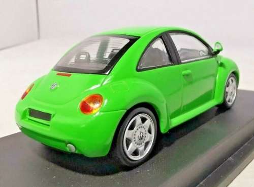Volkswagen New Beetle 2002 green 1/43 Revell metal NEW+boxed  #4193 instant wheels
