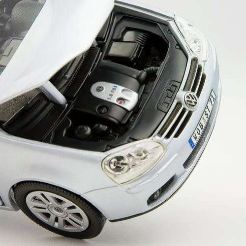 Volkswagen Golf V 2008 silver 1/18 Bburago NEW+boxed  #8822 instant wheels