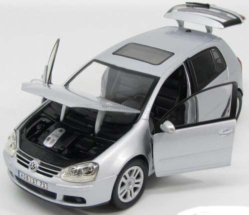 Volkswagen Golf V 2008 silver 1/18 Bburago NEW+boxed  #8822 instant wheels