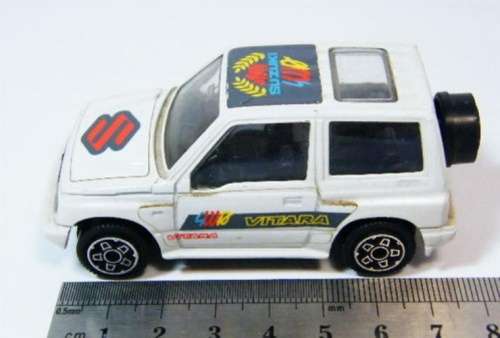 Suzuki Vitara 1989 white 1/43 Bburago/Italia NEW+showcased  #5358 instant wheels