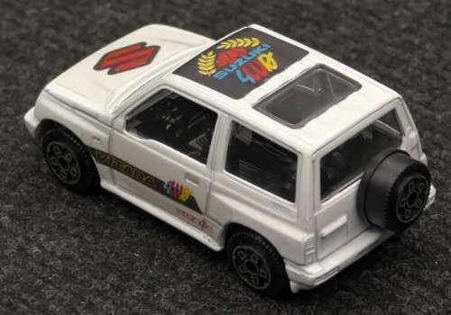 Suzuki Vitara 1989 white 1/43 Bburago/Italia NEW+showcased  #5358 instant wheels