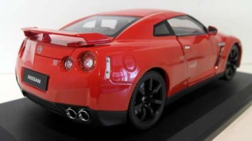 Nissan GT-R R35 2008 red 1/18 Norev NEW+boxed  #8960 instant wheels