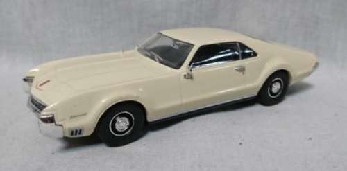 Oldsmobile Tornado 1966 cream 1/43 IXO NEWinBlister  #5459 instant wheels