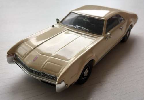 Oldsmobile Tornado 1966 cream 1/43 IXO NEWinBlister  #5459 instant wheels