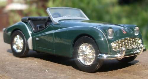 Triumph TR3 Roadster 1955 Green 1/43 IXO NEWinBlister  #5461 instant wheels