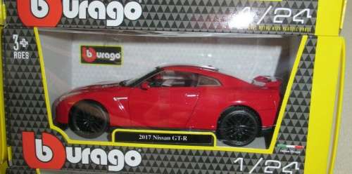 Nissan GT-R 2017 red 1/24 Bburago NEW+boxed  #2283 instant wheels