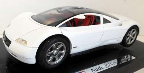 Audi Avus quattro 1999 white 1/18 Revell NEW+boxed  #8020 instant wheels