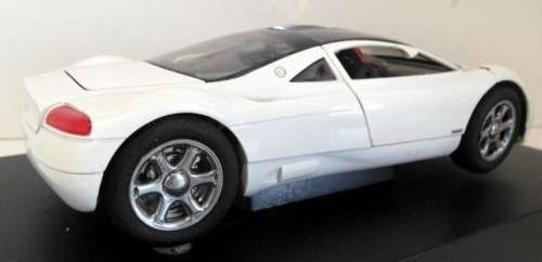 Audi Avus quattro 1999 white 1/18 Revell NEW+boxed  #8020 instant wheels