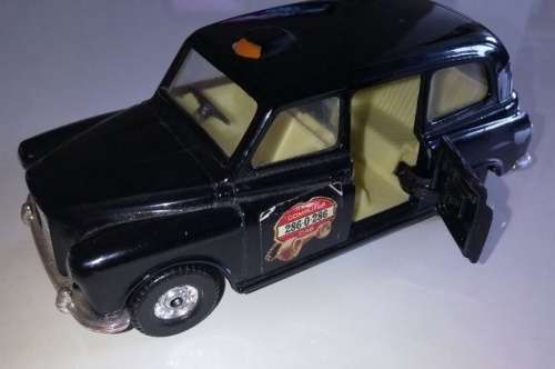 Austin FX4 London Taxi 1985 black 1/35 Corgi NEW+reblistered  #3504 instant wheels