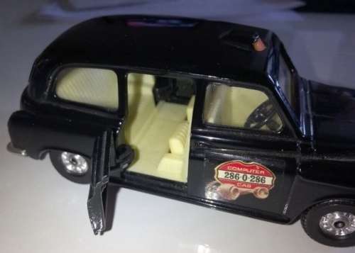 Austin FX4 London Taxi 1985 black 1/35 Corgi NEW+reblistered  #3504 instant wheels