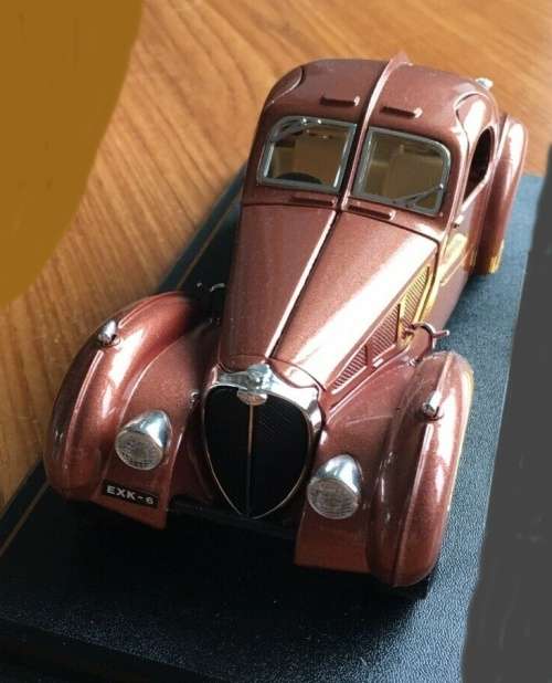 Bugatti Atlantic Coupe 1936 bronze 1/24 Bburago NEWinBlister #2305 instant wheels