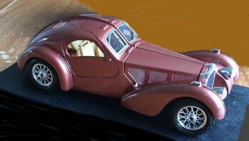 Bugatti Atlantic Coupe 1936 bronze 1/24 Bburago NEWinBlister #2305 instant wheels