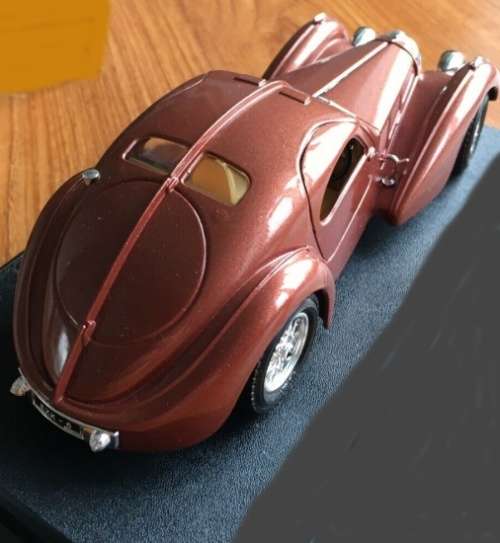 Bugatti Atlantic Coupe 1936 bronze 1/24 Bburago NEWinBlister #2305 instant wheels