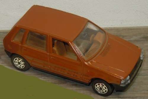 FIAT UNO 55S Marrone 1992 brown 1/43 HotWheels NEW+reblistered #5771 instant wheels