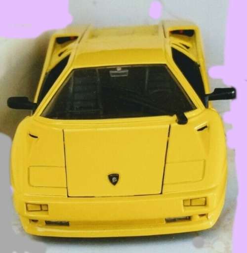 Lamborghini Diablo 1990 yellow 1/24 Maisto NEWinBlister  #2324 instant wheels