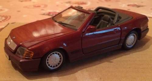 Mercedes-Benz 500 SL Roadster 1989 burgundy 1/24 NEWinBlister FREE delivery #2321 instant wheels