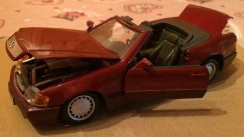 Mercedes-Benz 500 SL Roadster 1989 burgundy 1/24 NEWinBlister FREE delivery #2321 instant wheels