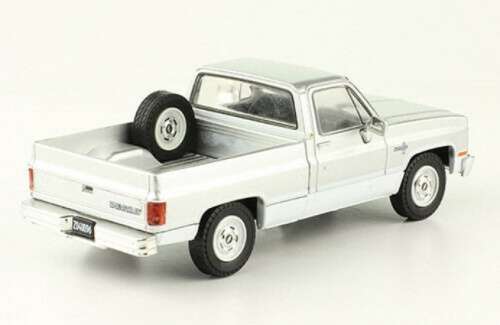 Chevrolet C-10 (Silverado) 1986 silver/white 1/43 IXO NEW+boxed  #5582 instant wheels