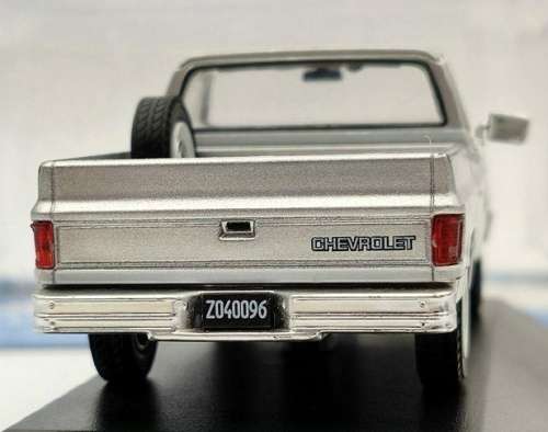 Chevrolet C-10 (Silverado) 1986 silver/white 1/43 IXO NEW+boxed  #5582 instant wheels