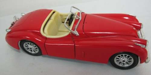 Jaguar XK120 1948 red 1/25 Bburago NEW+boxed  #2255 instant wheels